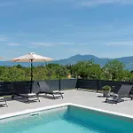 Ani Krsan *