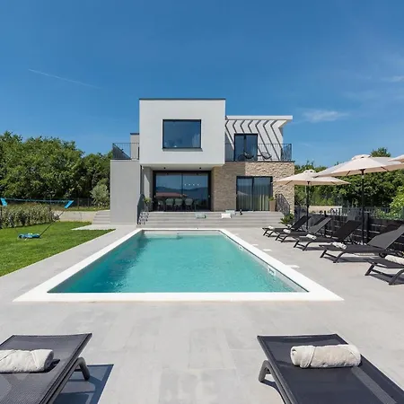 Ani Krsan * Potpićan