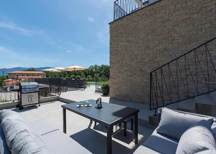 Ani Krsan Feriehus Potpićan